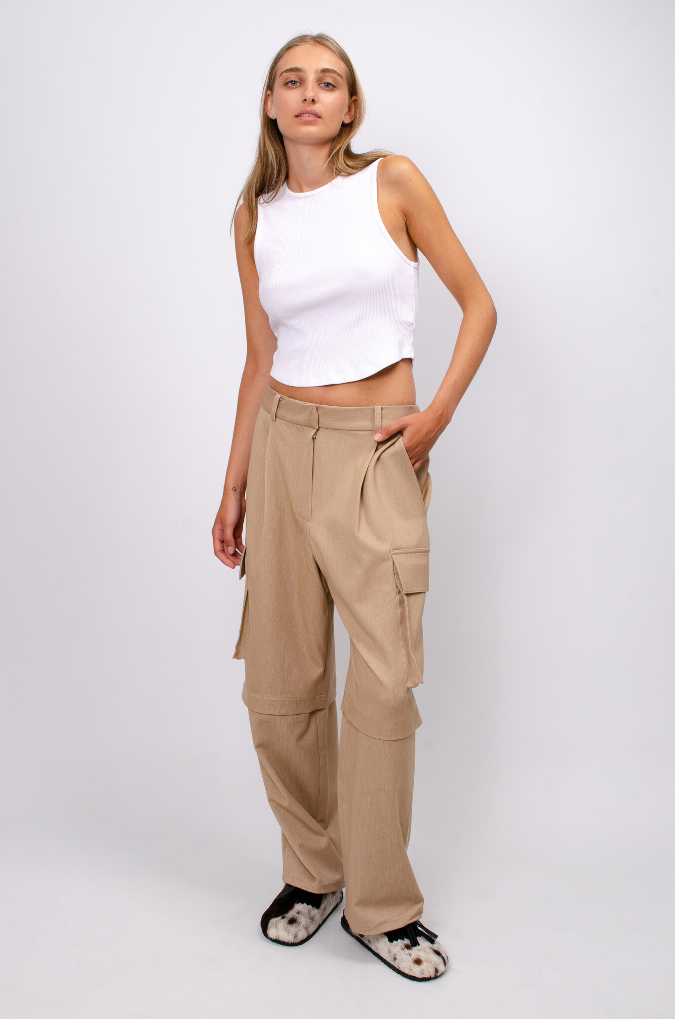 Beige Women's Cargo Pants - Clothing | Stylicy Canada