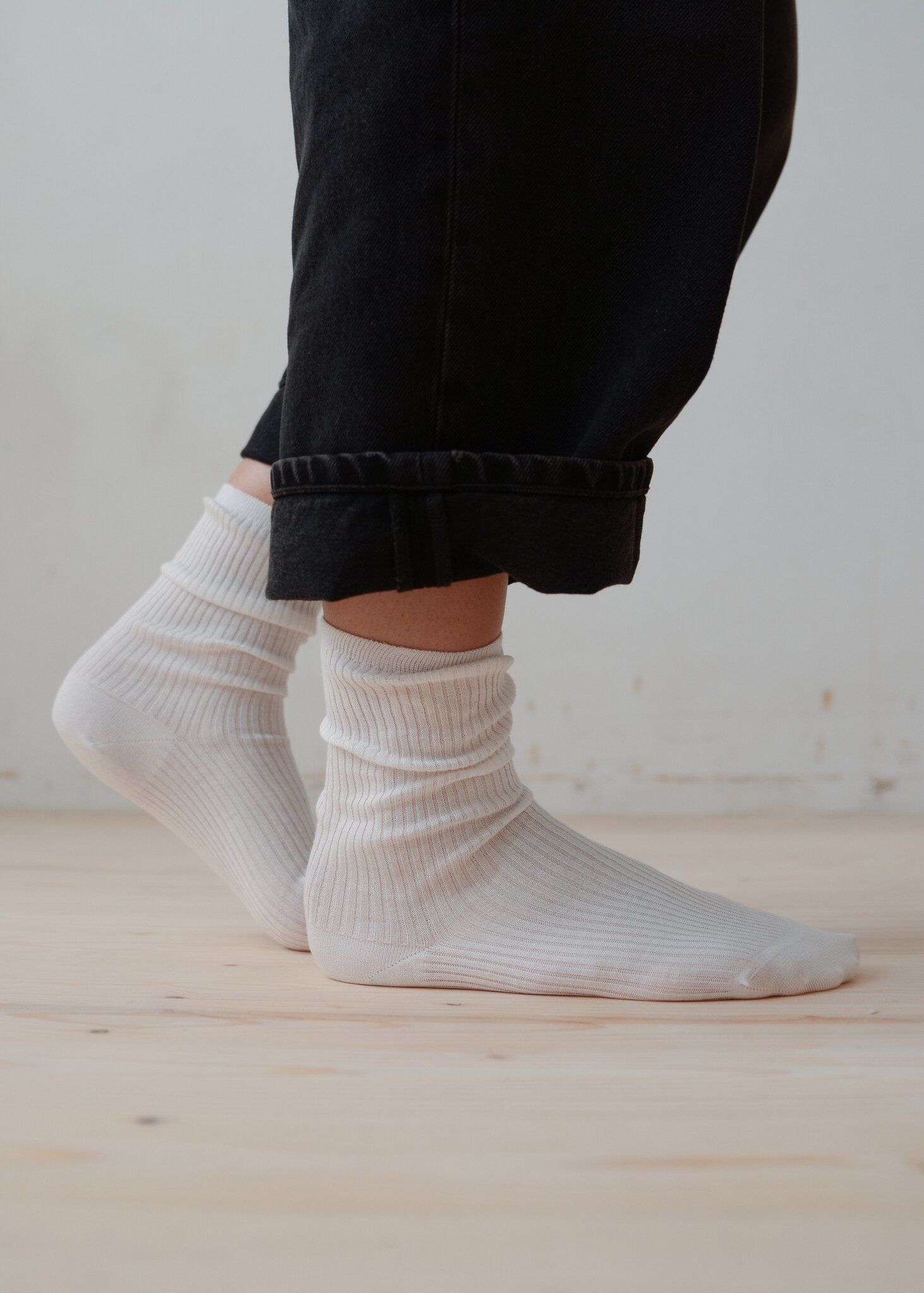 Fine Cotton Rib Socks in Cream-4