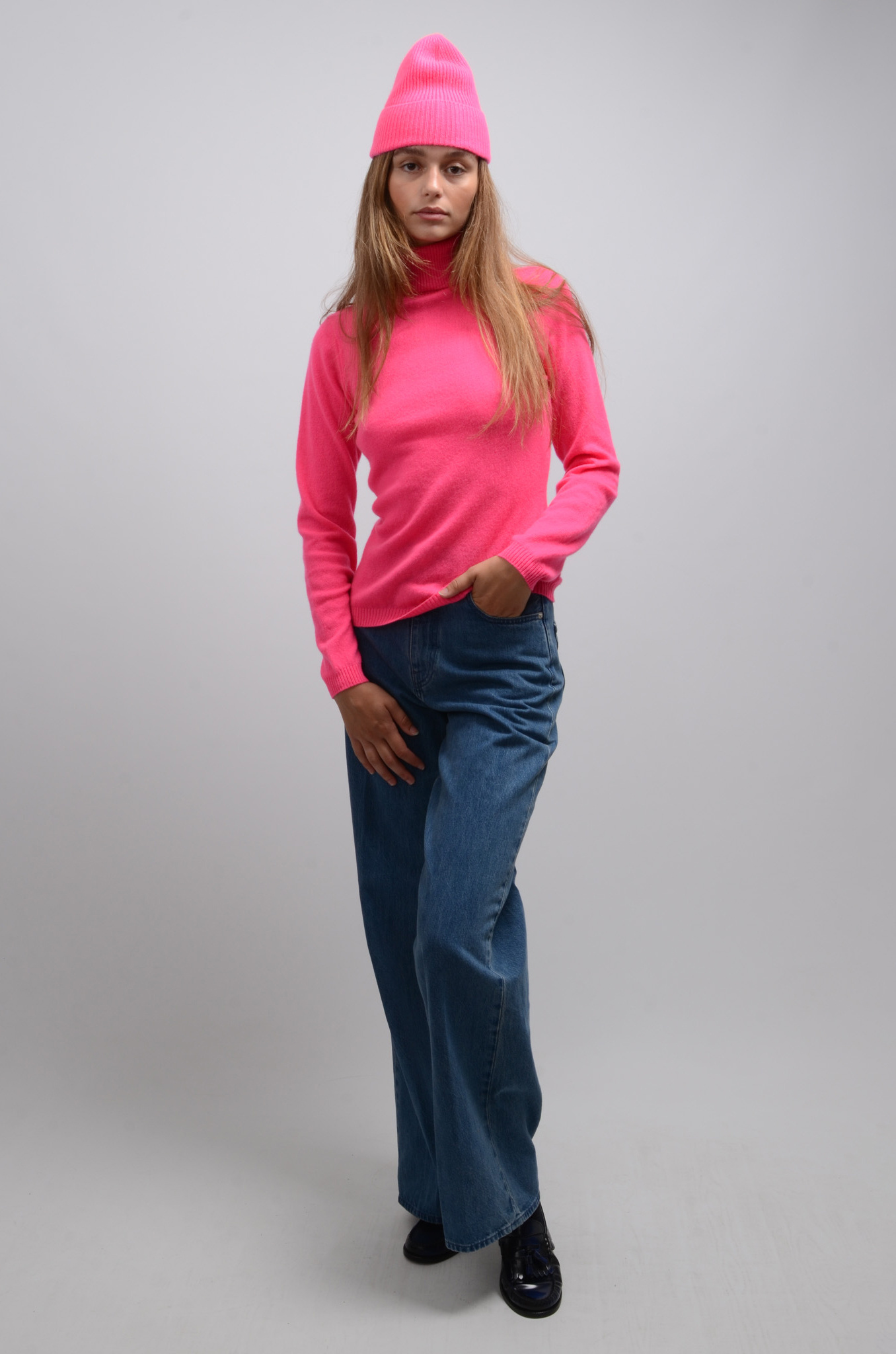 Ninon Cashmere Turtleneck in Rose Fluo-7