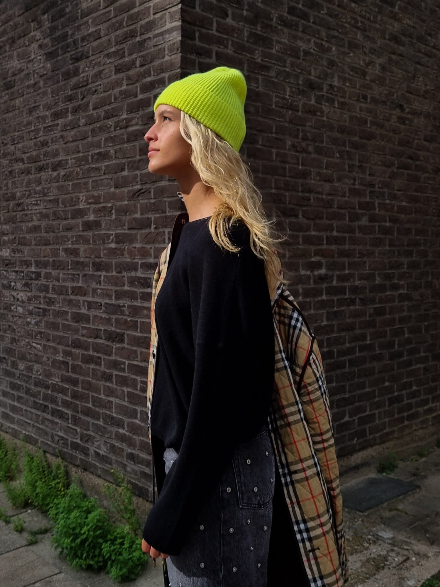 Hortense Cashmere Beanie in Jaune Fluo-2