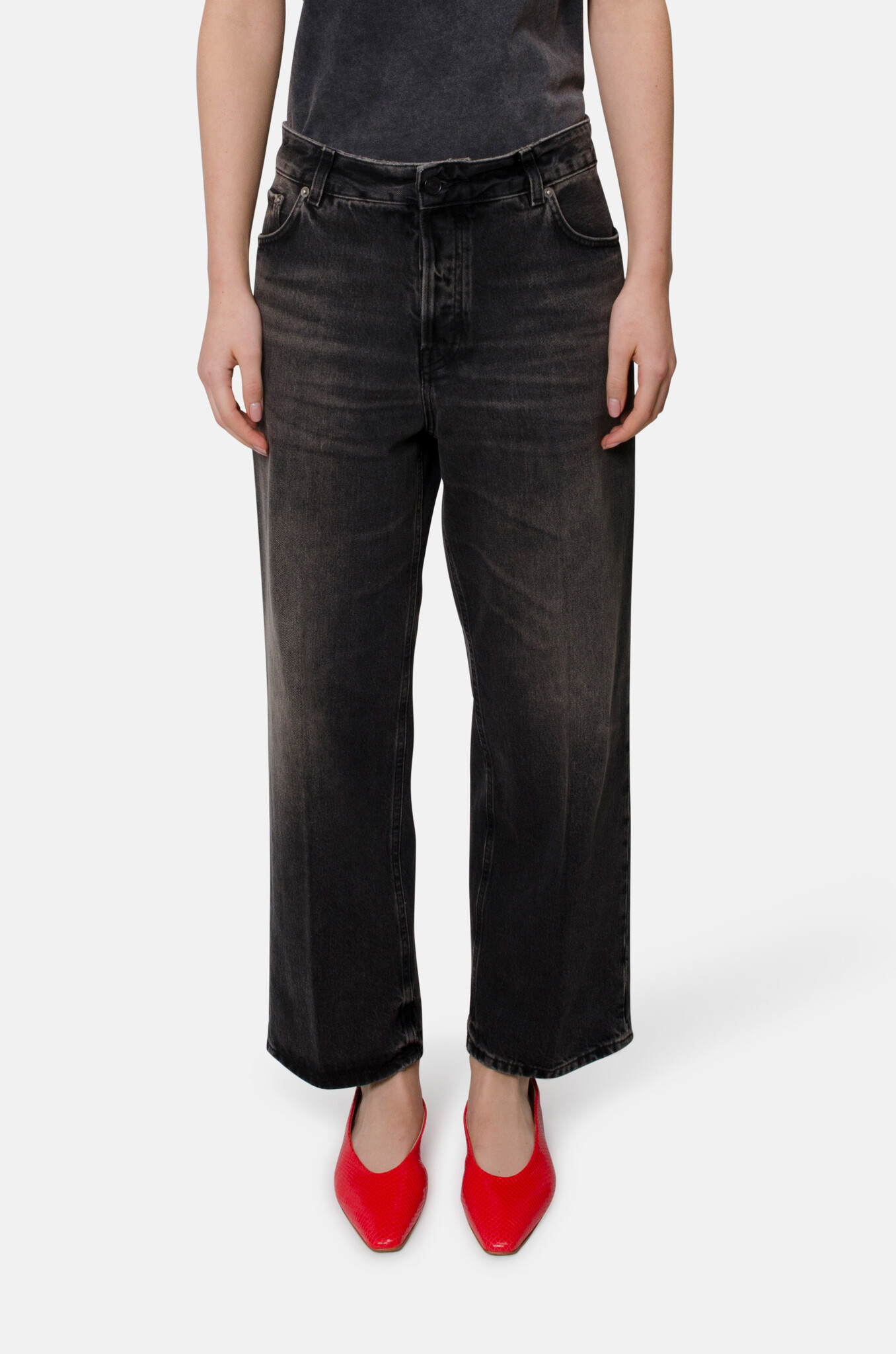 Betty Jeans in Bari Black-1