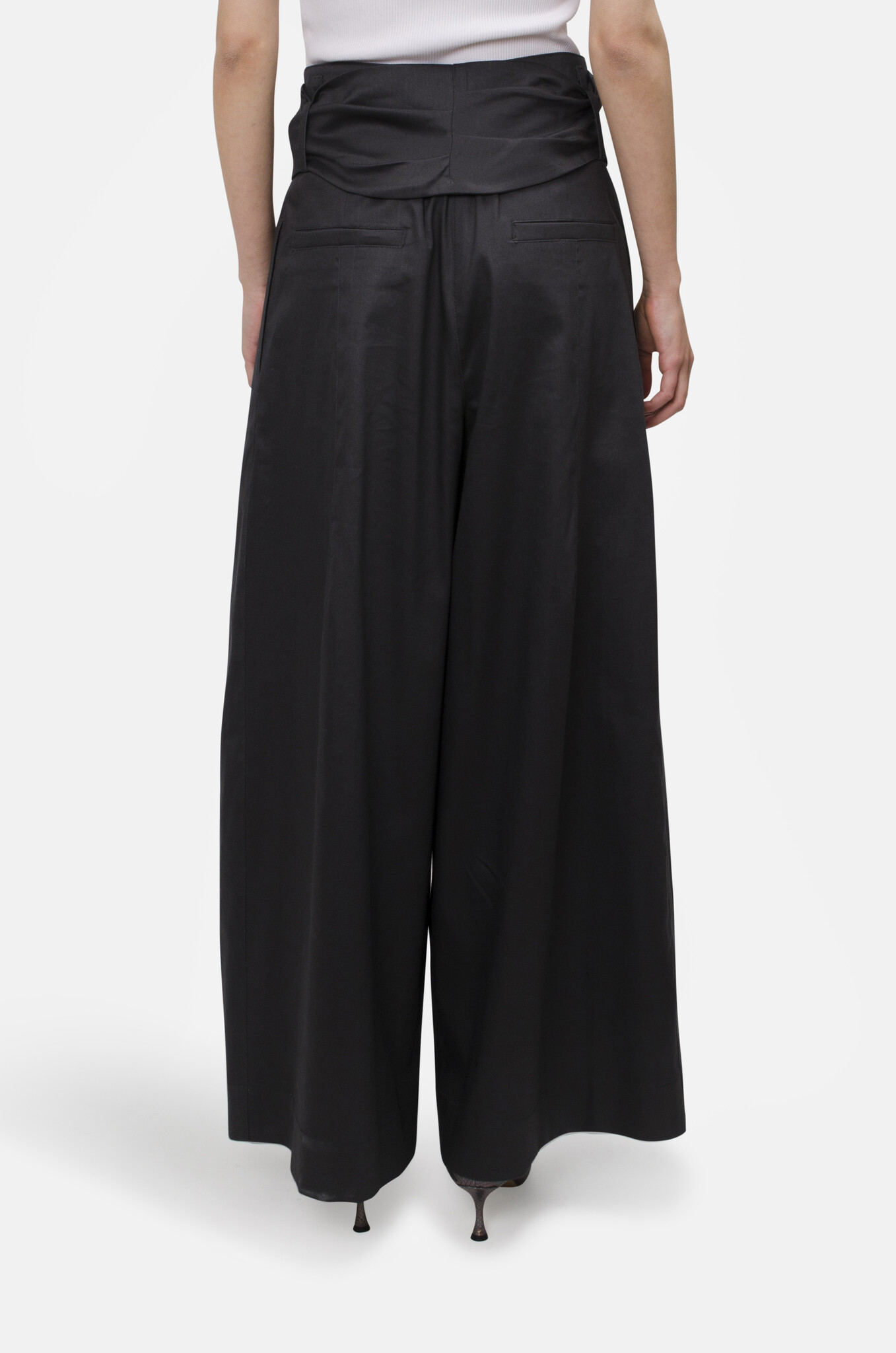 Hi-Waist Three Tucks Wide Pants-4