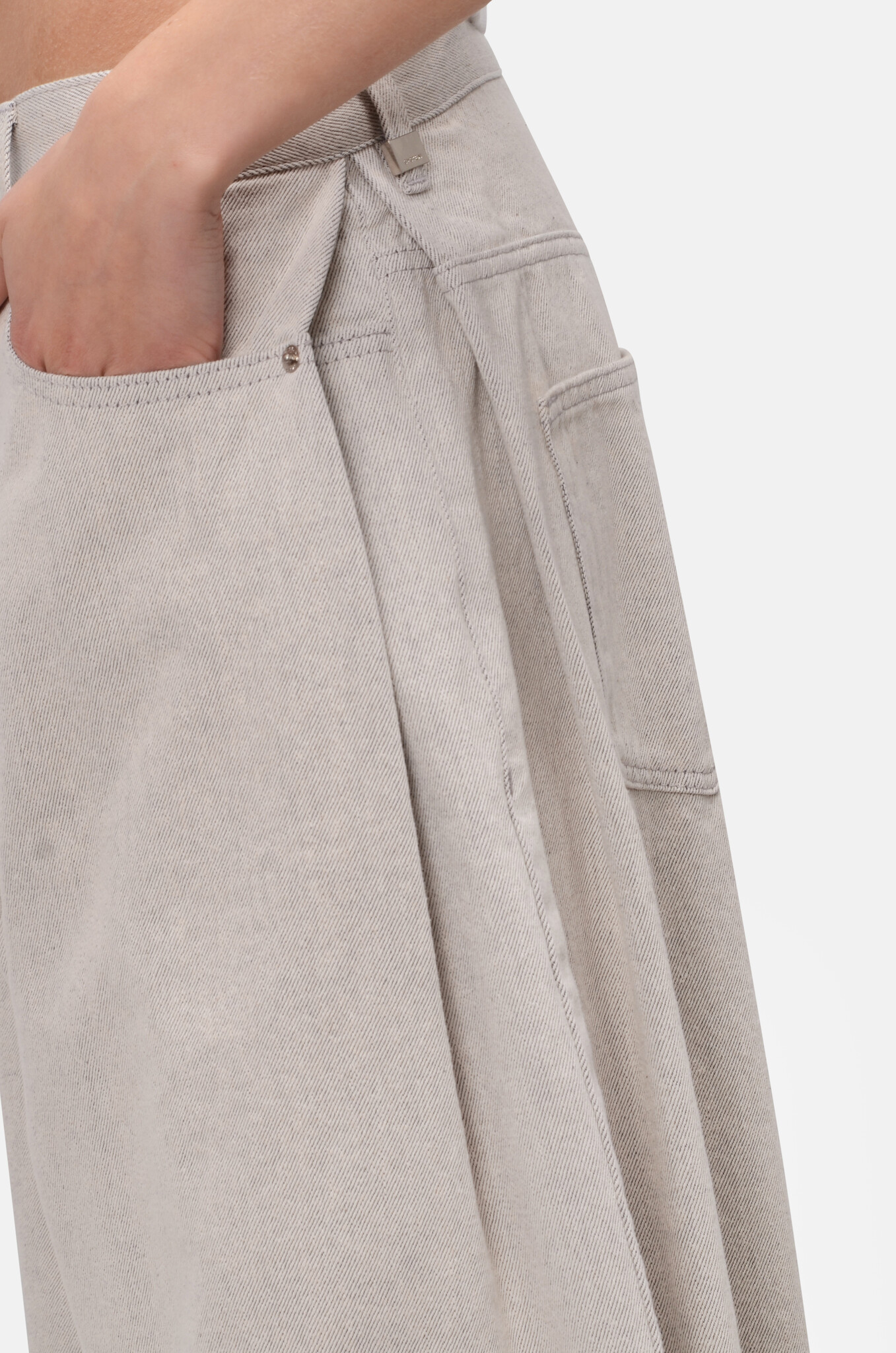 Double Tucked Jeans in Light Grey-5