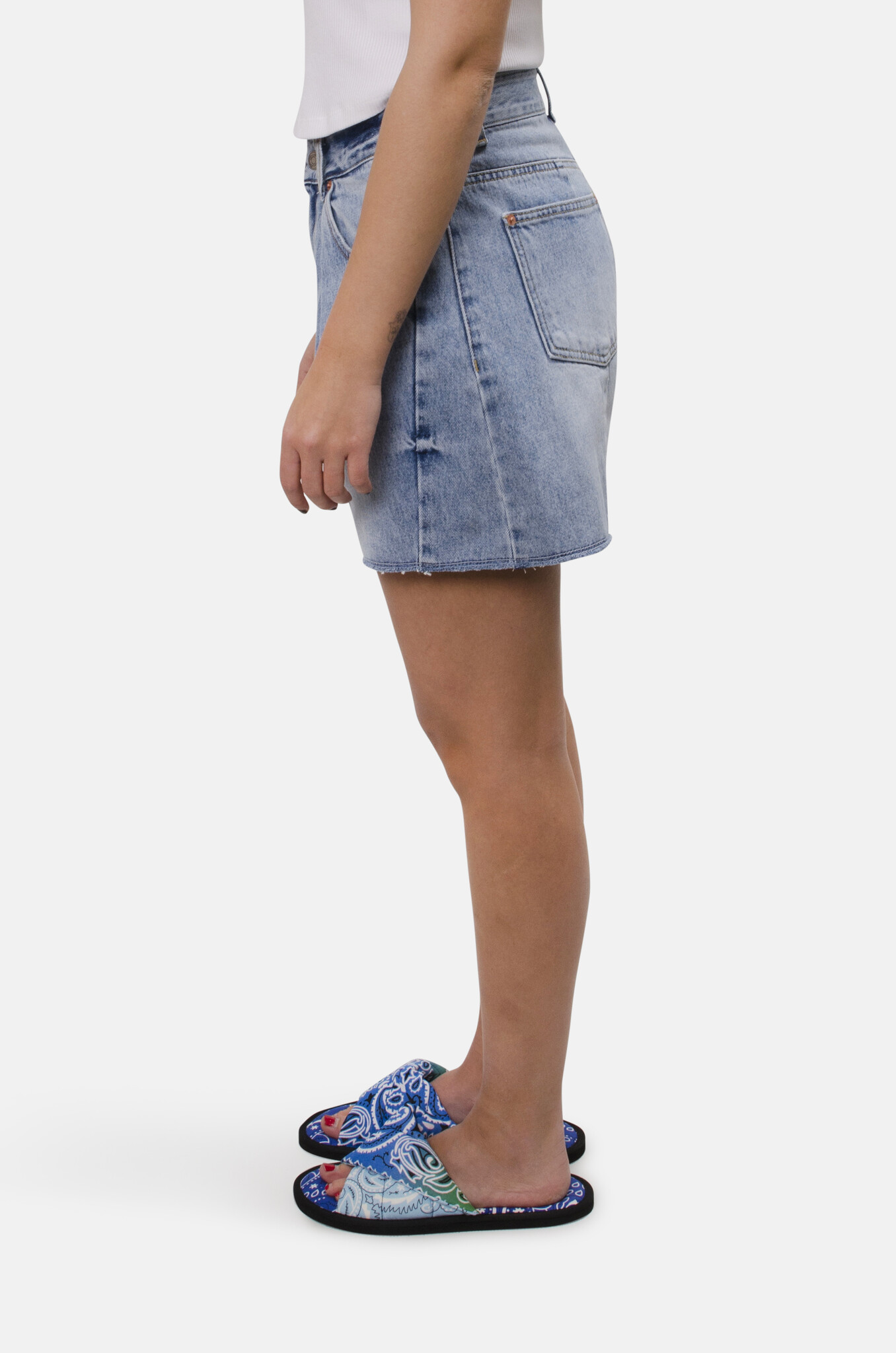 Raw Hem Denim Shorts Light Blue-3