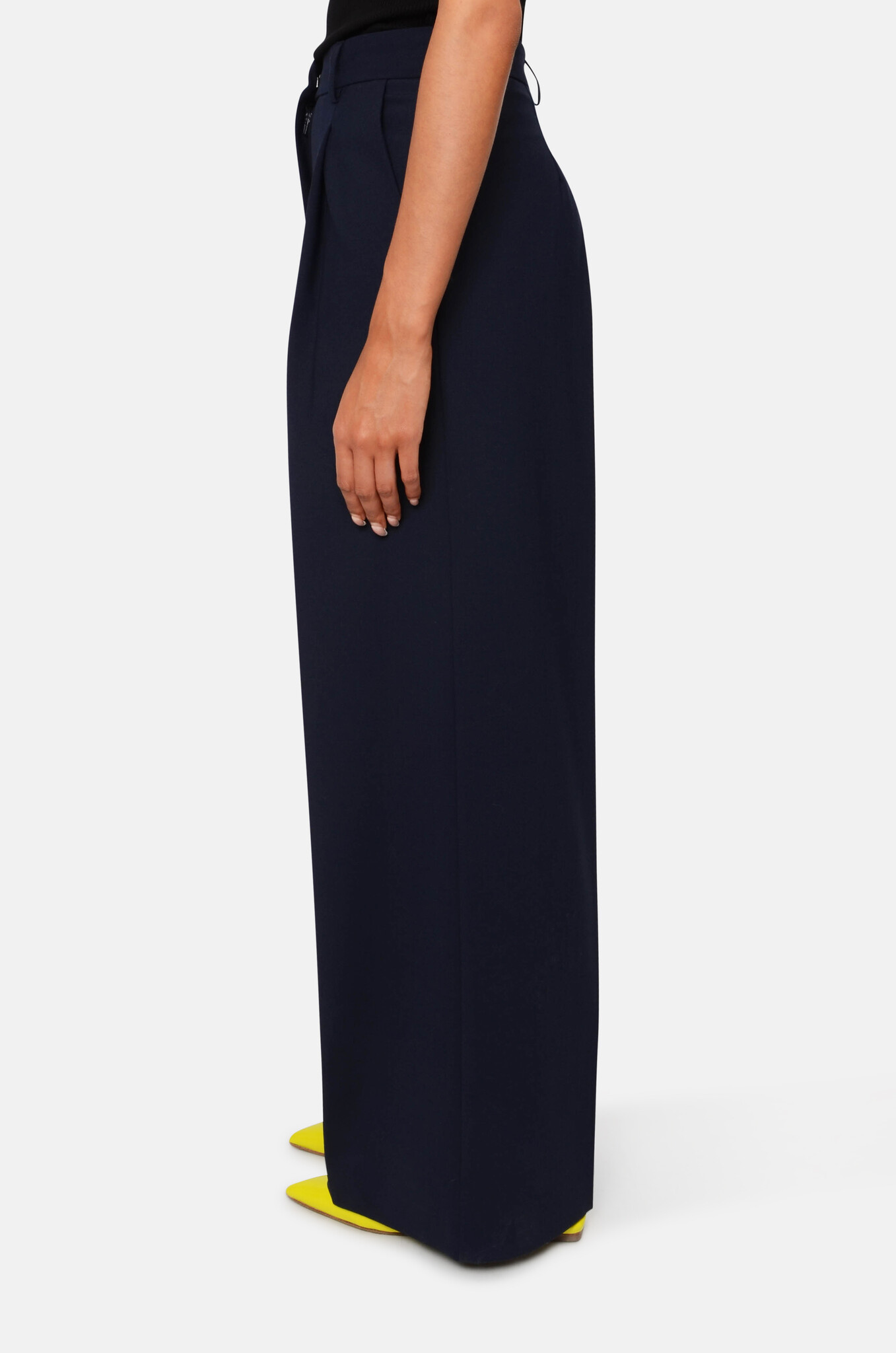 Pleated Cool Wool Trousers in Navy-3