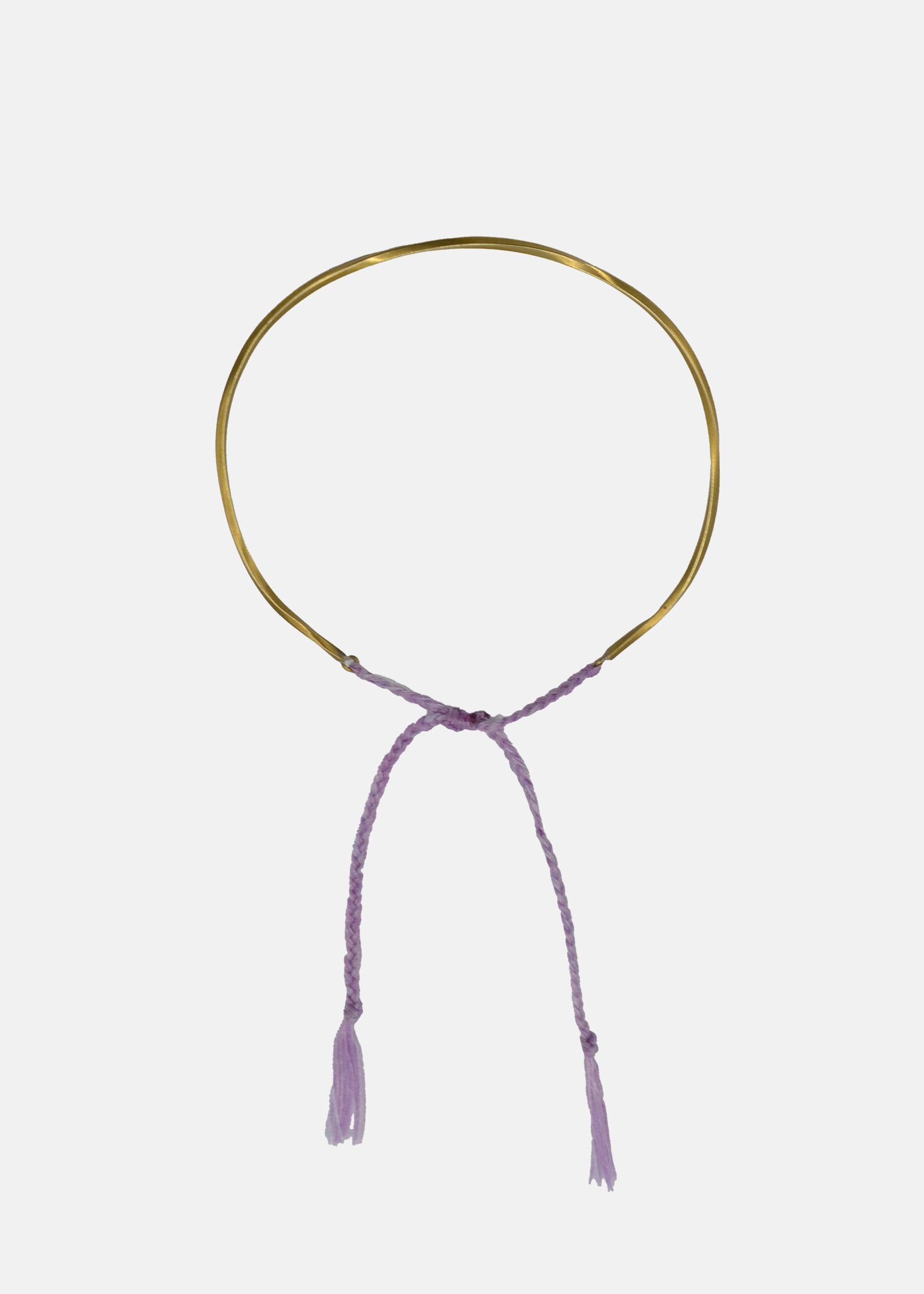 Moon Bangle in Messing on Lilac-1