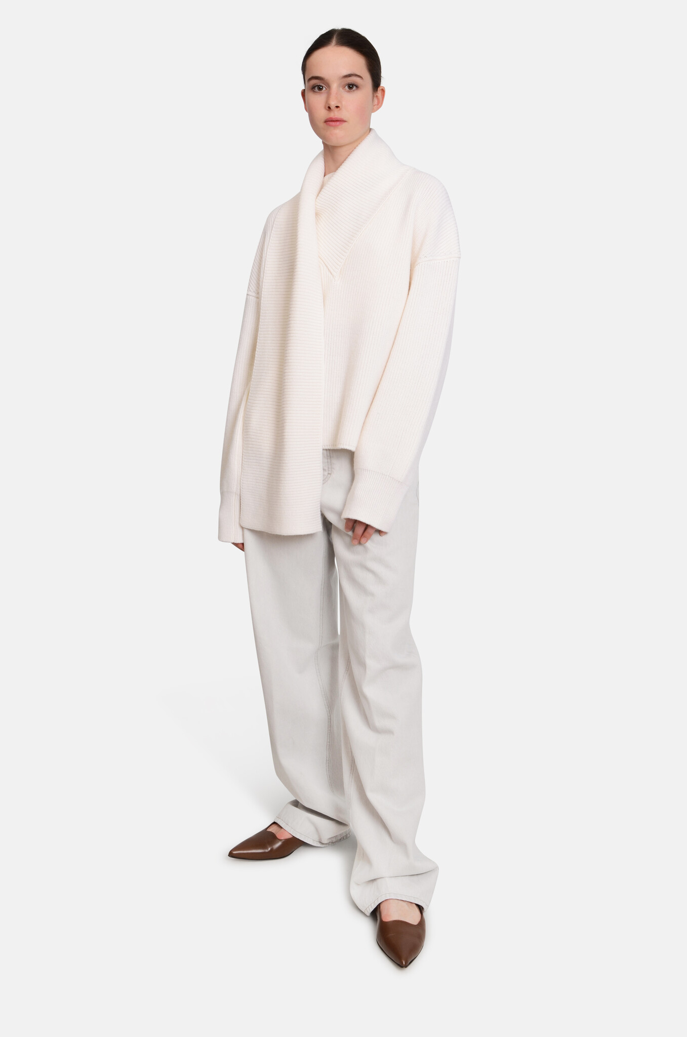 Dafne Sweater in White-2