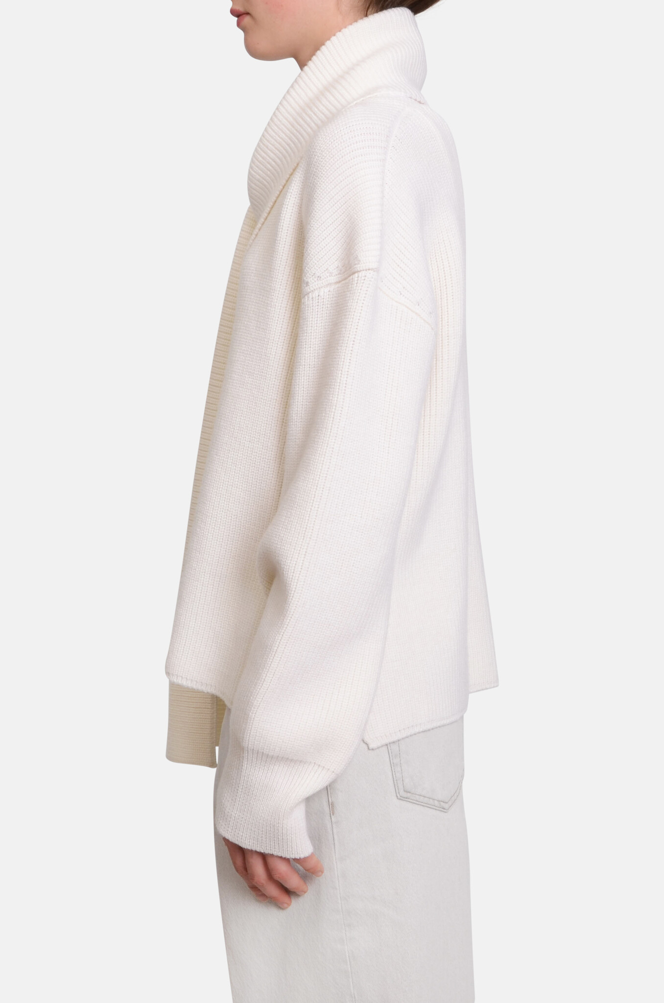 Dafne Sweater in White-3