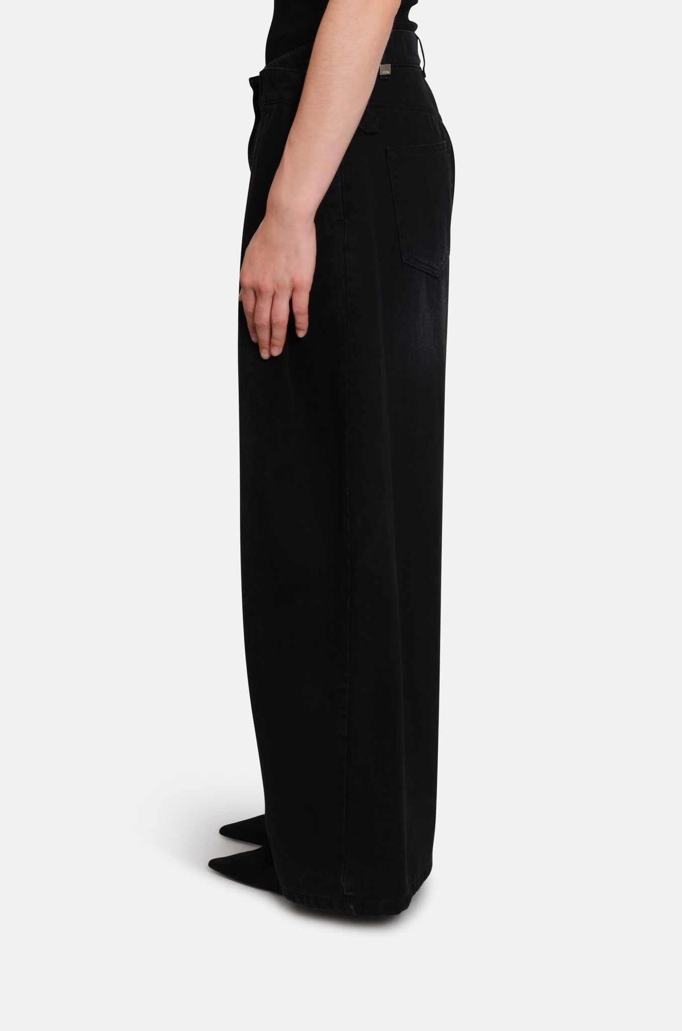 Volumed Wide Fit Denim Pants in Black-3