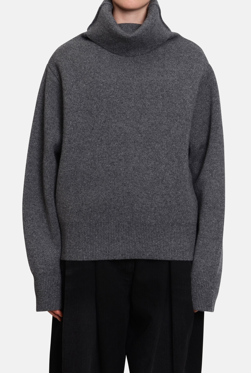 KNITWEAR