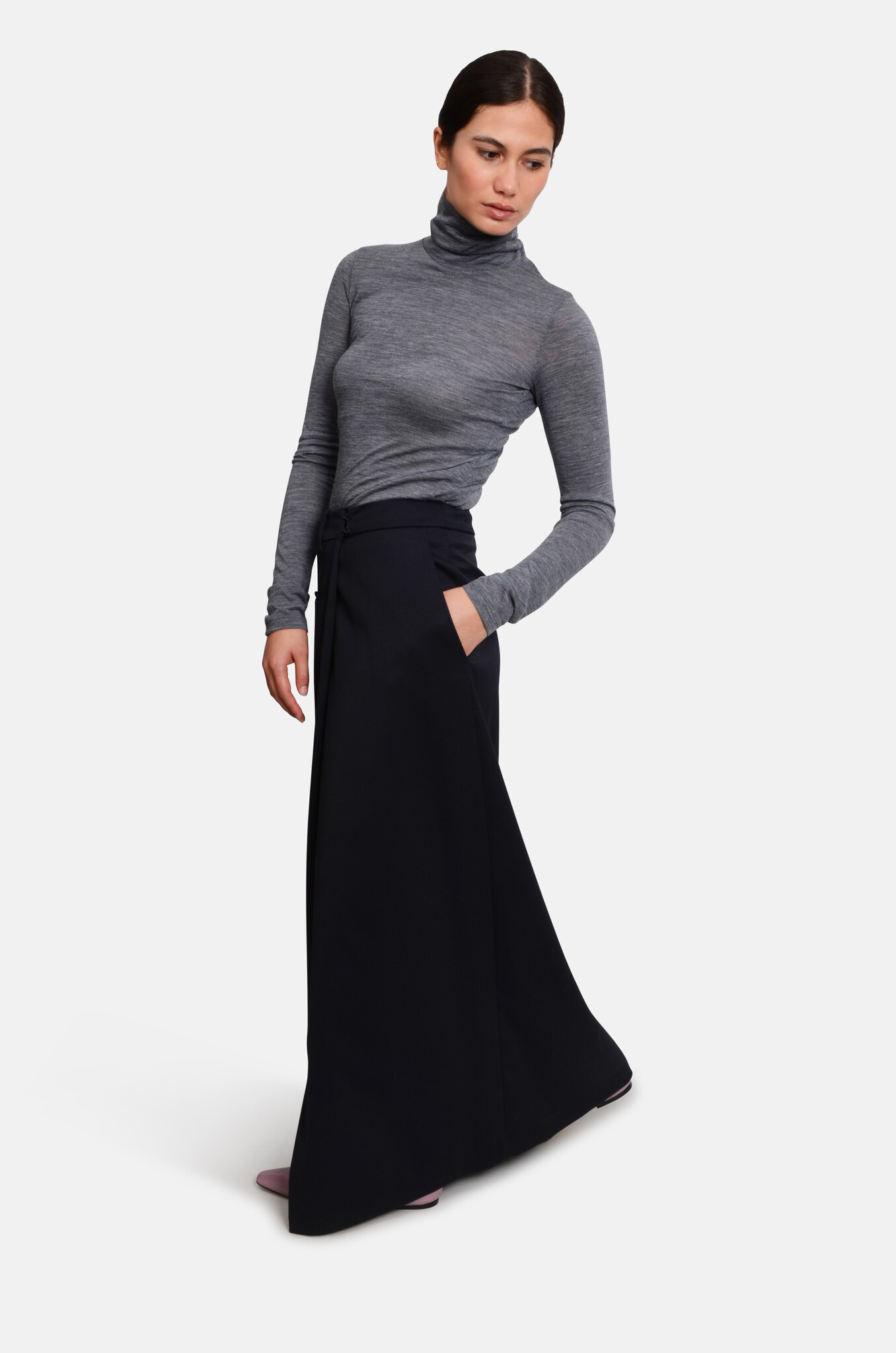 Wool Turtleneck in Dark Grey-2