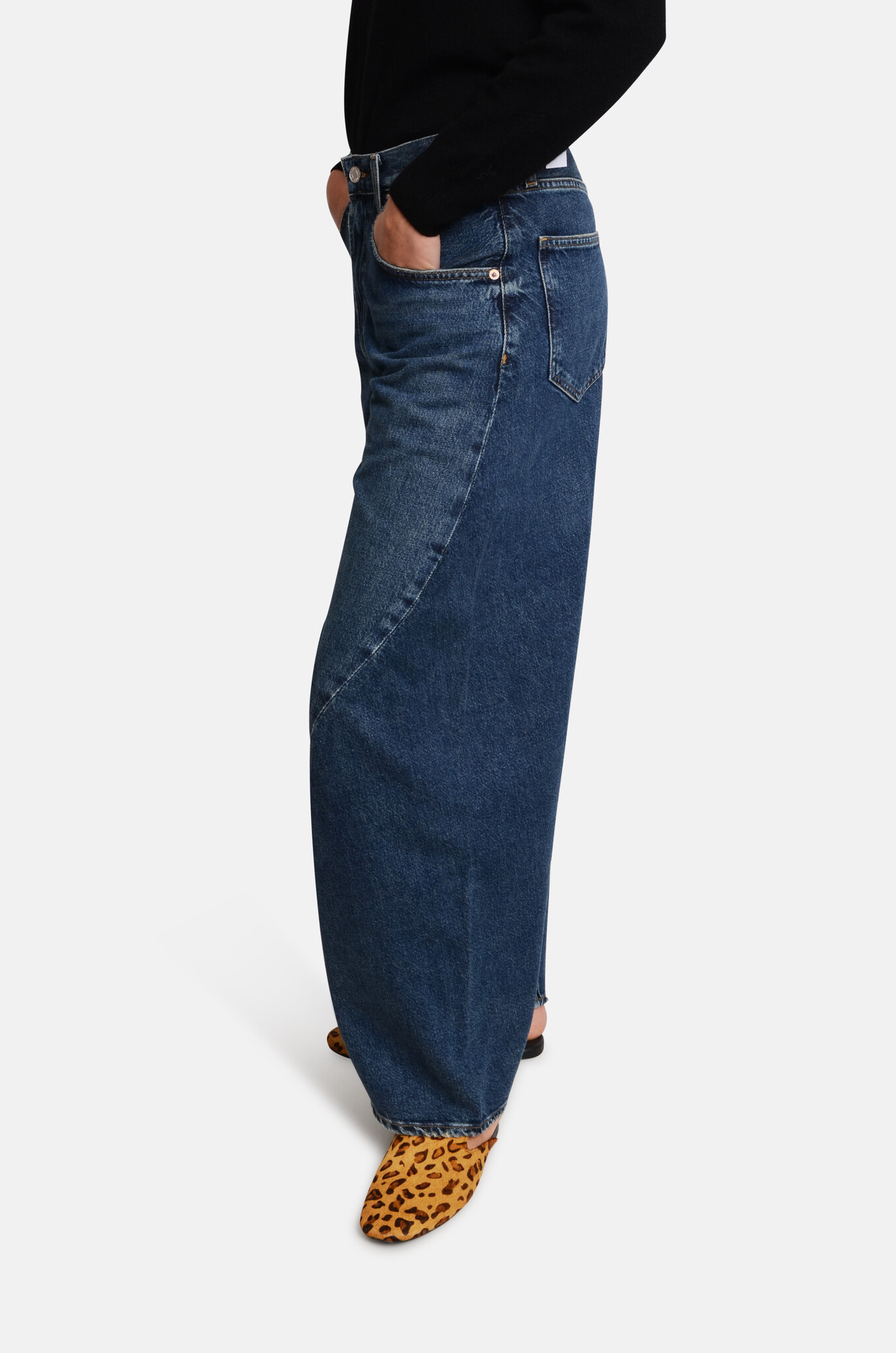 Twist Jean in Nexus-5