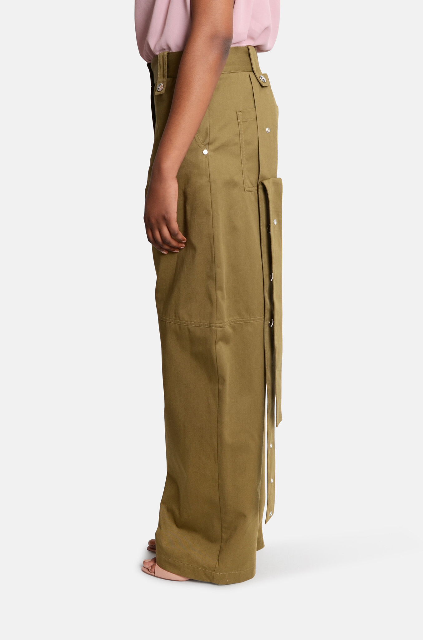 Pocket-Detail Trousers in Olive Green-3