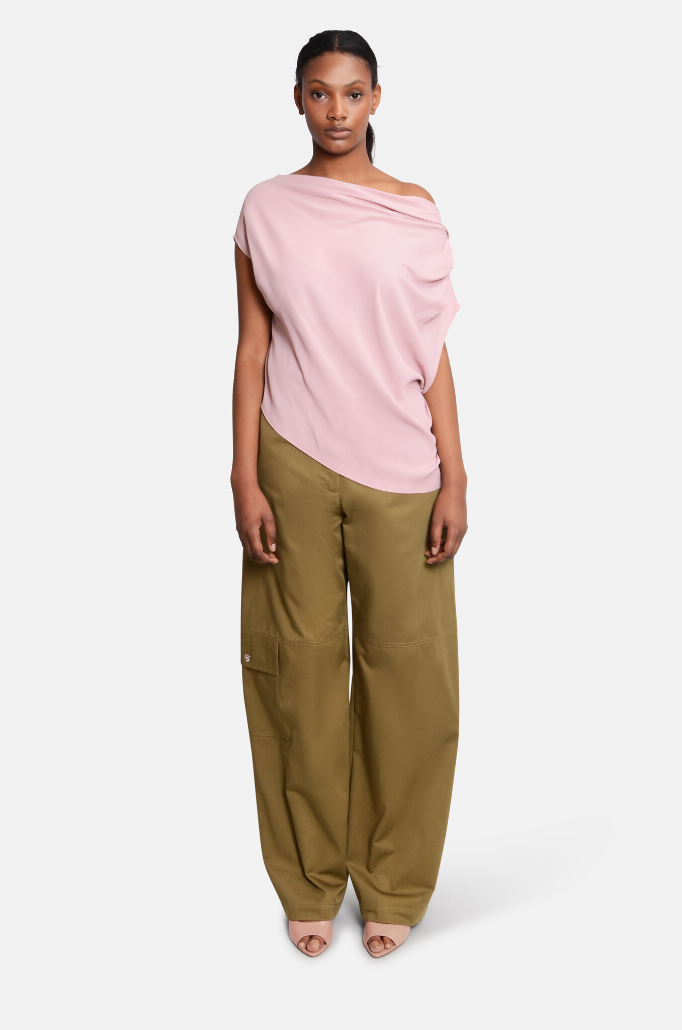 Pocket-Detail Trousers in Olive Green-6