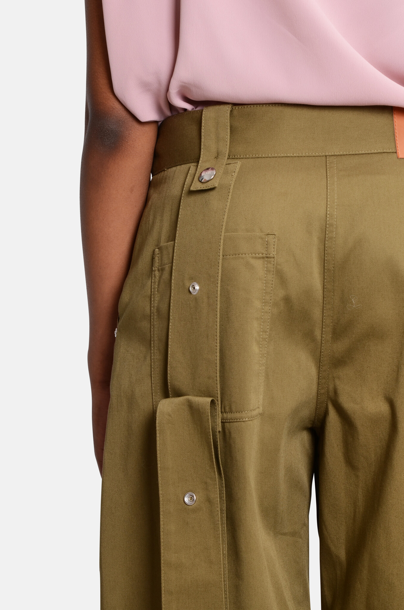 Pocket-Detail Trousers in Olive Green-5