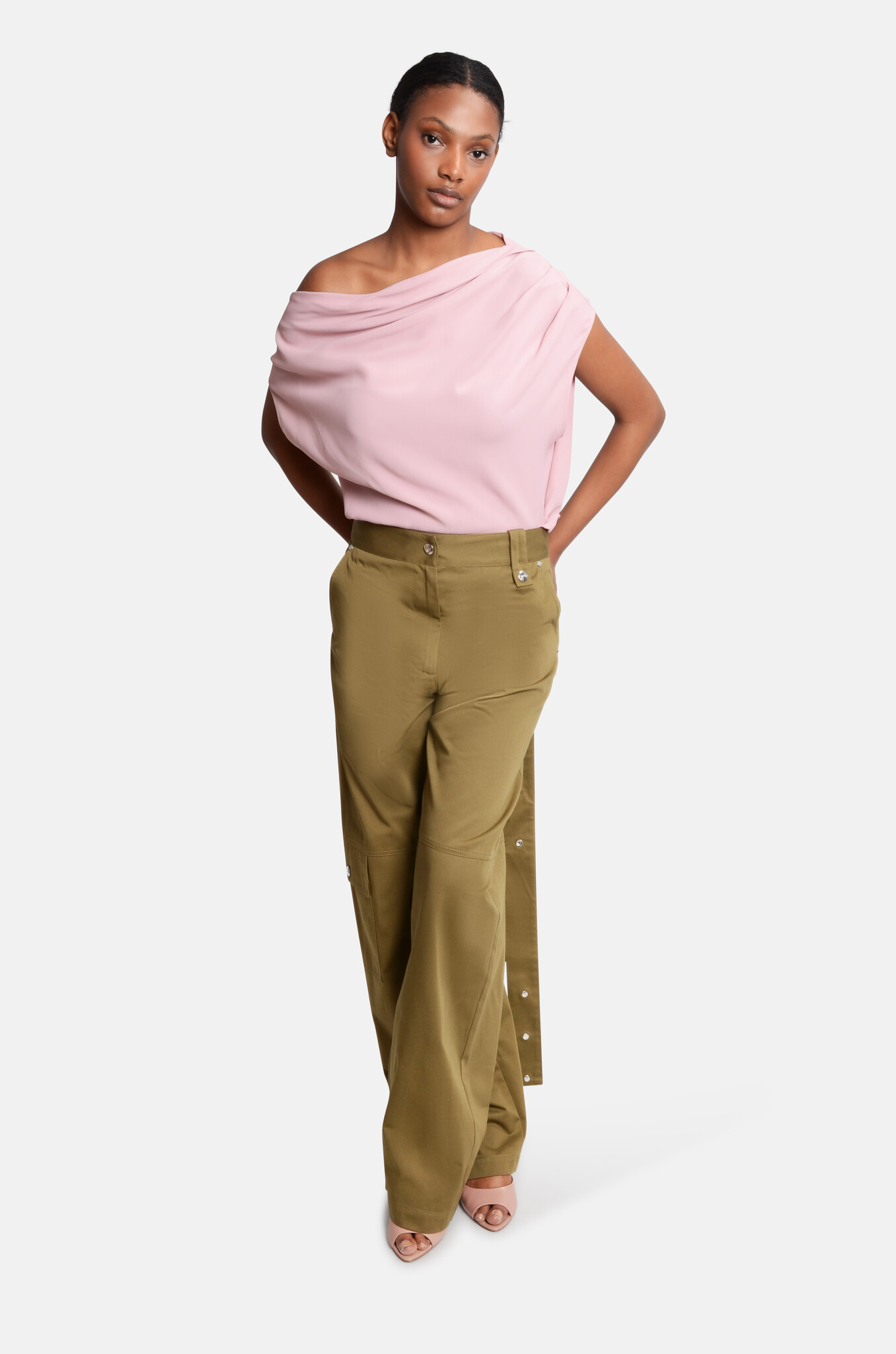 Pocket-Detail Trousers in Olive Green-2