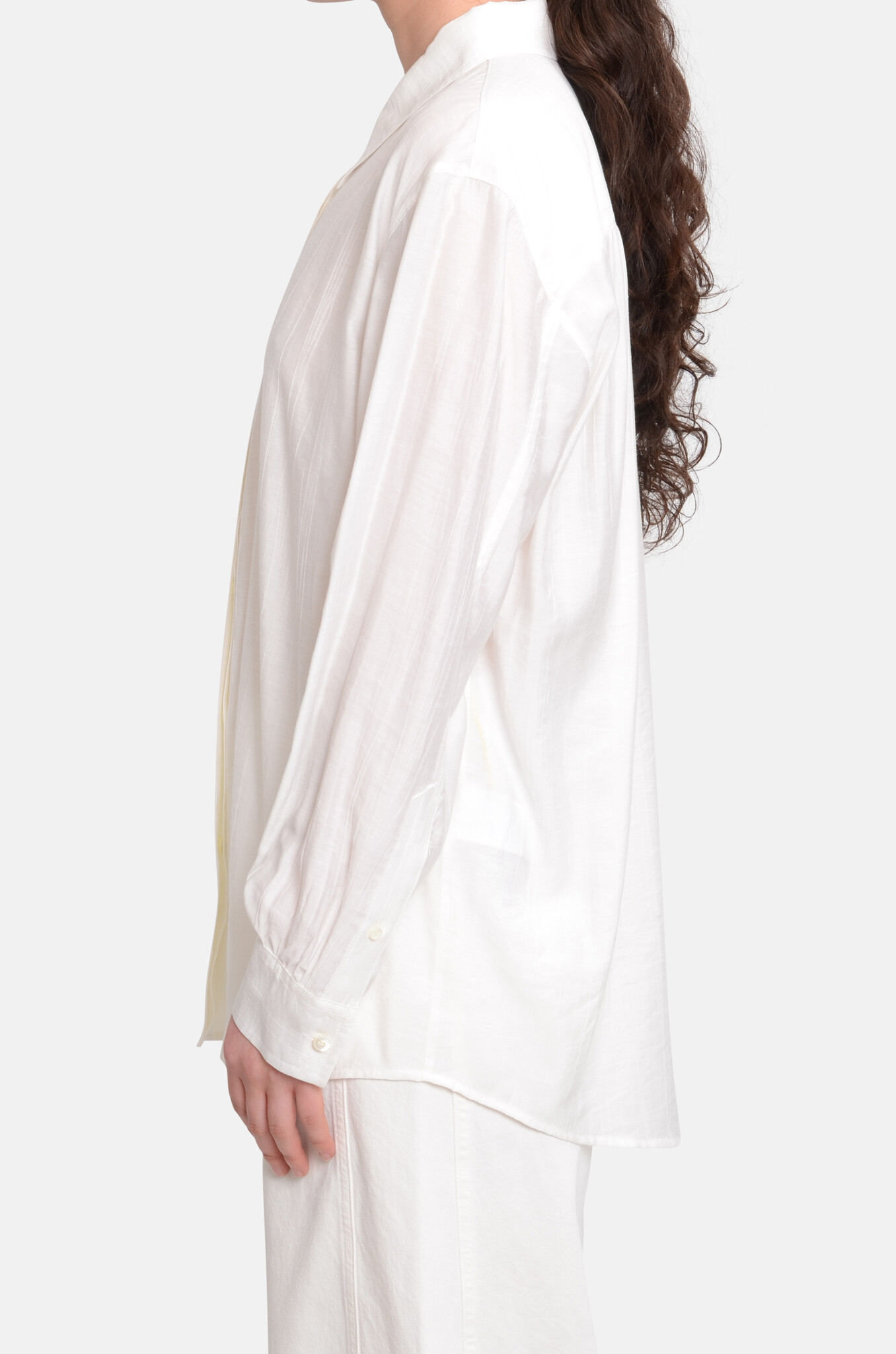 Minimal Basic Shirt in Off White-3