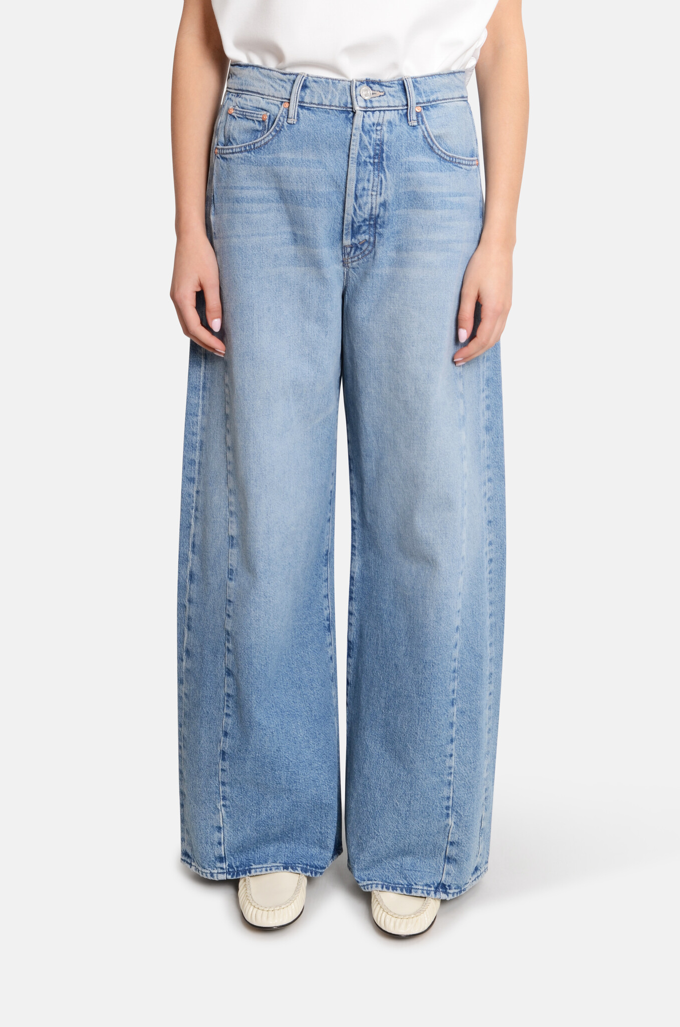 The Pipe Dream Button Sneak in Leap at The Chance-1