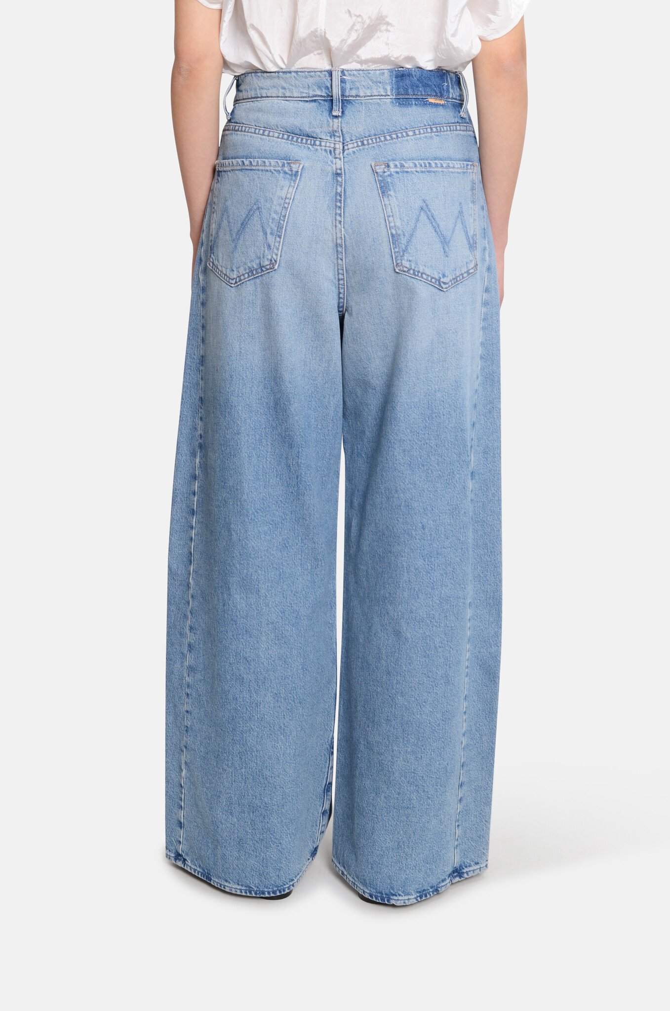 The Pipe Dream Button Sneak in Leap at The Chance-4