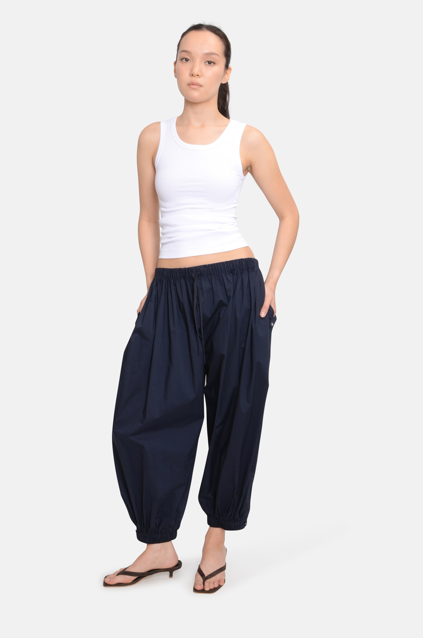 Poplin Balloon Trousers in Night-5