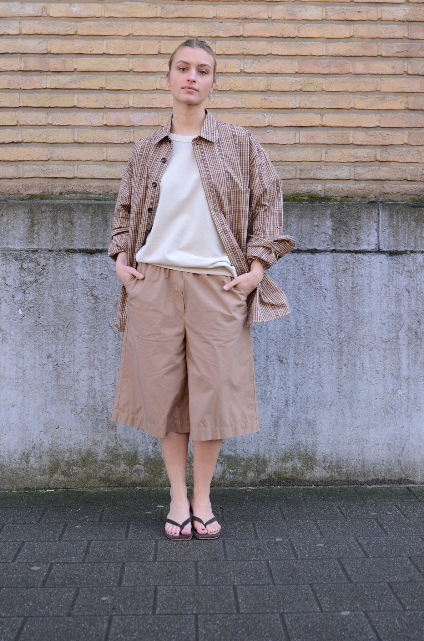 Peche Bermuda Pants in Mocha-2