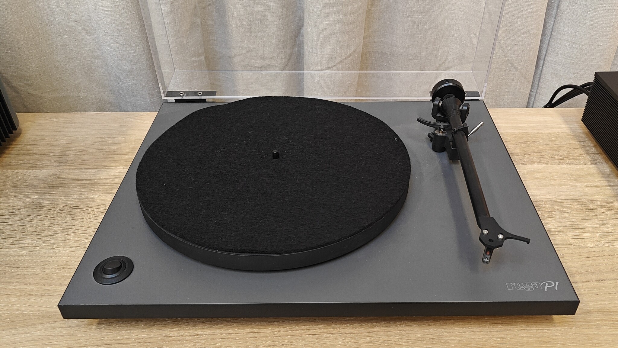 Rega Planar 1 Platenspeler Occasion
