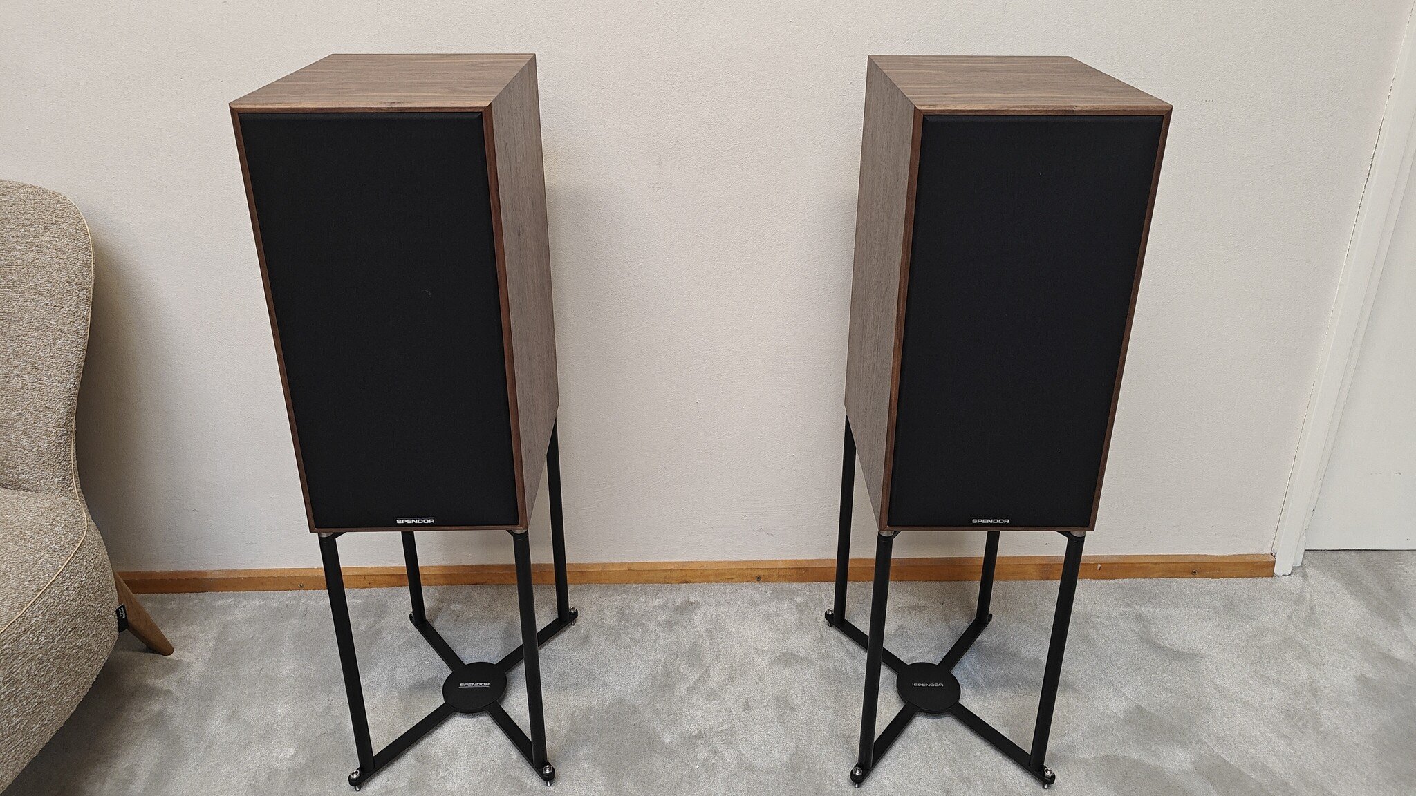 Spendor Classic 2/3 Luidsprekerset met Classic 2/3 stands Walnoten Occasion (12-2023)