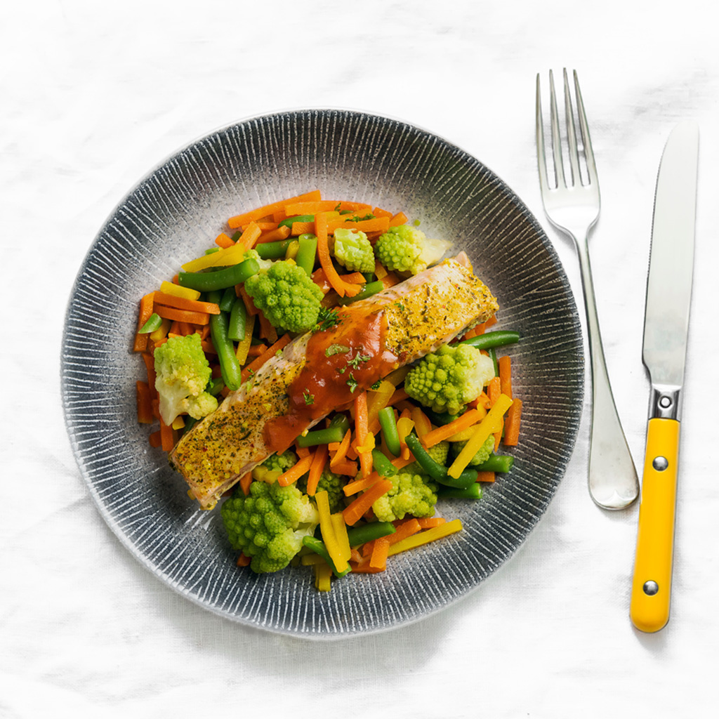 Afvallen: Zalmfilet - Groentemix - Tomatensaus