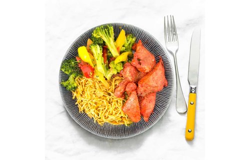 Spiermassa: Surinaamse kippendij - Noodles - Broccoli