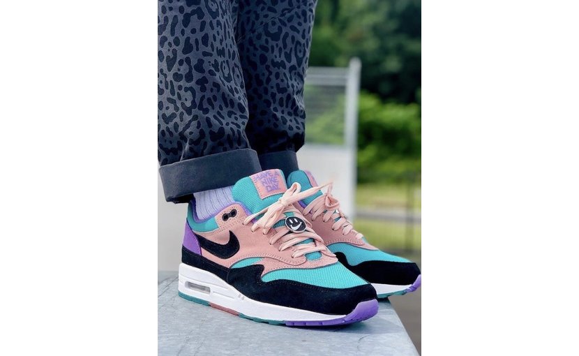 nike air max 1 have a nike day light blue