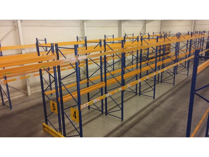 Rij palletstelling van 29,7 m lang, 5 niveaus 110cm diep