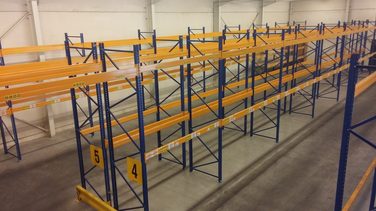 Rij palletstelling van 29,7 m lang, 5 niveaus 110cm diep