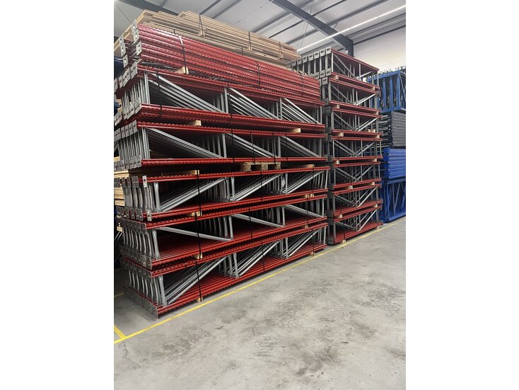 Staander Modulblok 3625x500x70x60mm rood vierkante schoren