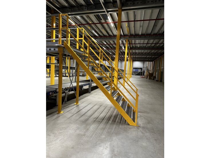 Trap geel ca. 2500mm hoog