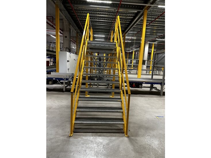 Trap geel ca. 2500mm hoog