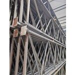 Staander Stow50 10500x1100x120x68mm grijs  Met stijlbeschermer er aan vast