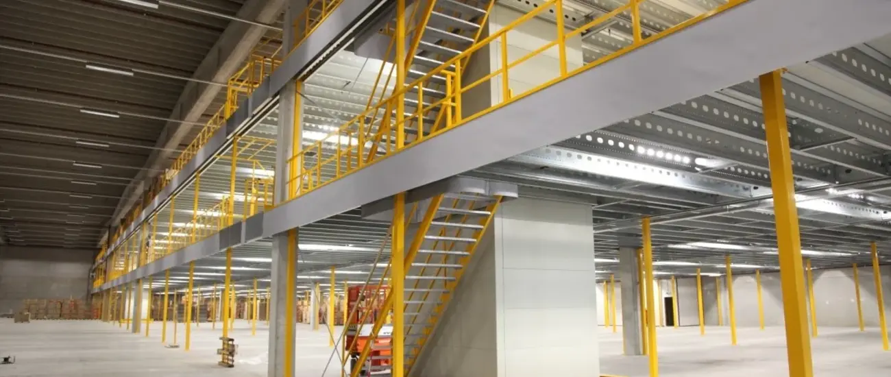 Waarom vloerbelasting cruciaal is voor magazijnstellingen