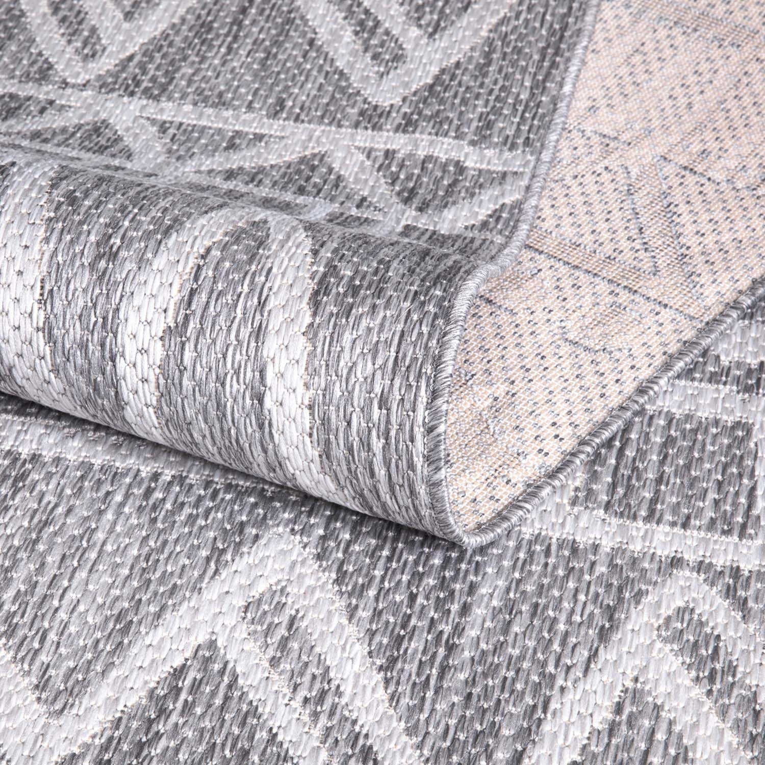 Hoe moet je een buitenkleed schoonmaken?