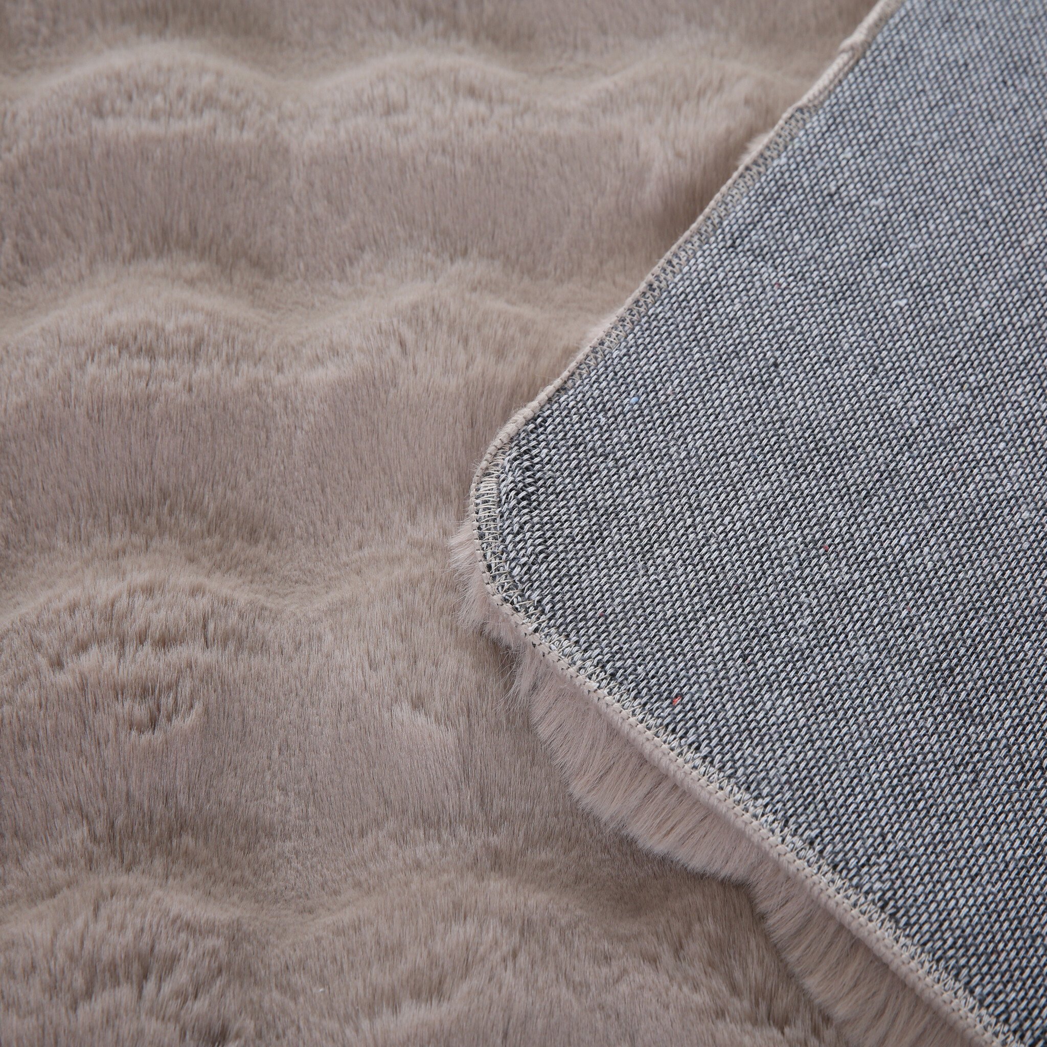 Ambiance Fluffy - Hoogpolig Vloerkleed - Uni Effen Kleur - Beige - Woonkamer Tapijt - Met Katoenen Rug