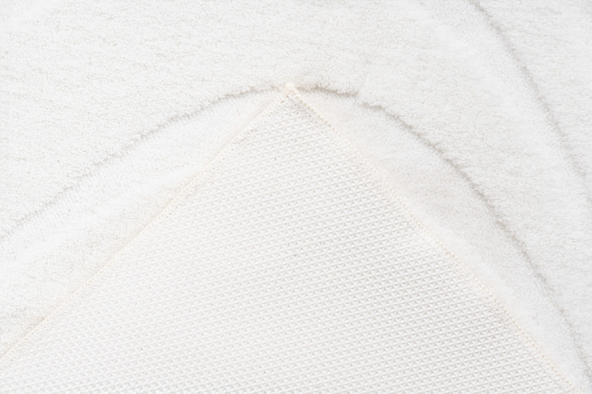 Lina Luxe Badmat – Fluffy - Hotelkwaliteit – Wasbaar & Anti-slip – 100% Polyester, Soft Touch – Wit