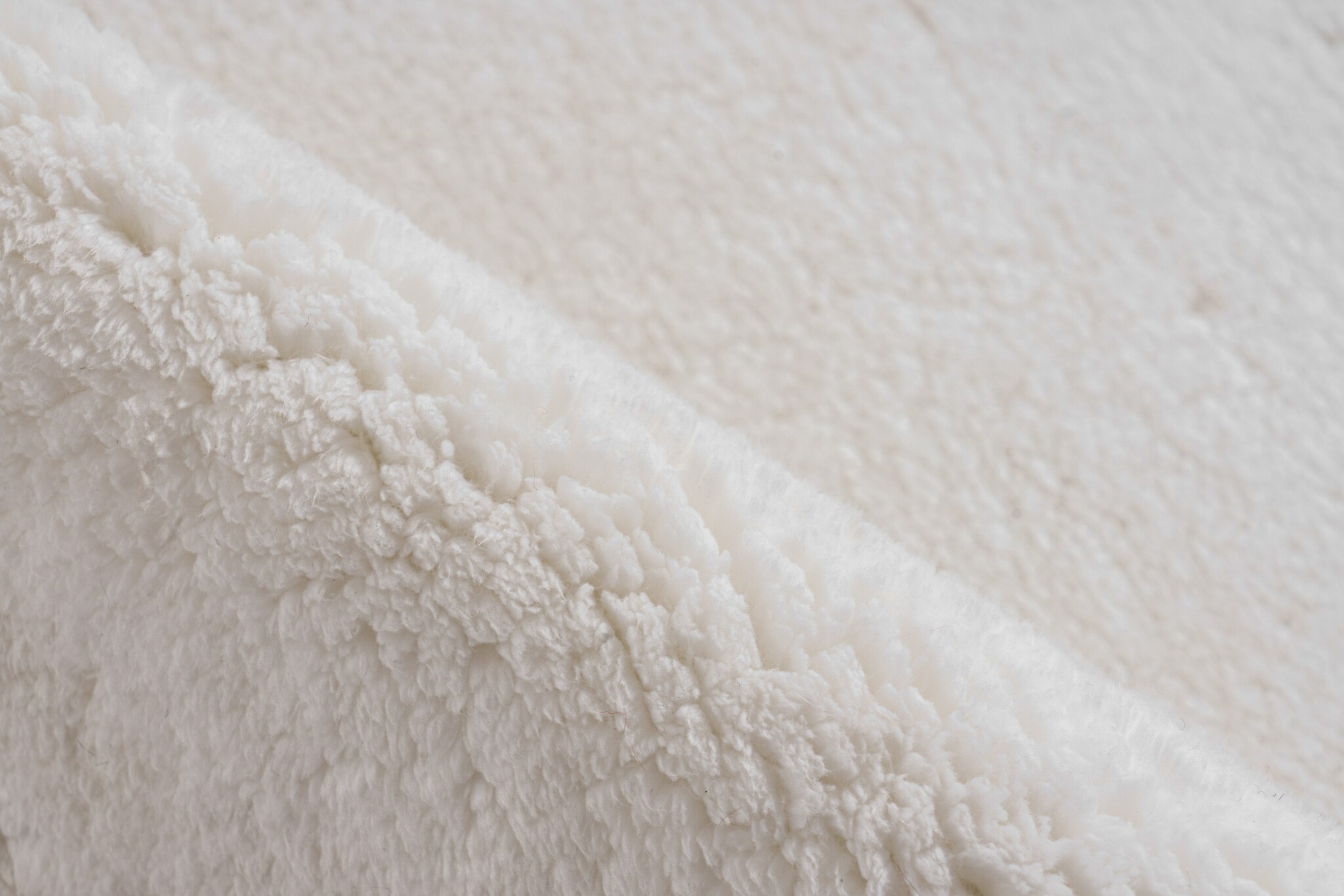 Luxe Badmat – Fluffy - Hotelkwaliteit – Wasbaar & Anti-slip – 100% Polyester, Soft Touch – Wit