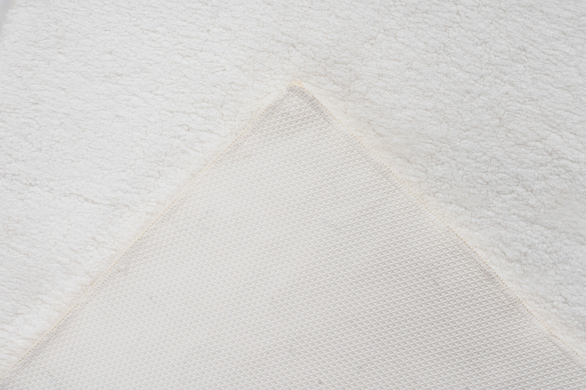 Luxe Badmat – Fluffy - Hotelkwaliteit – Wasbaar & Anti-slip – 100% Polyester, Soft Touch – Wit