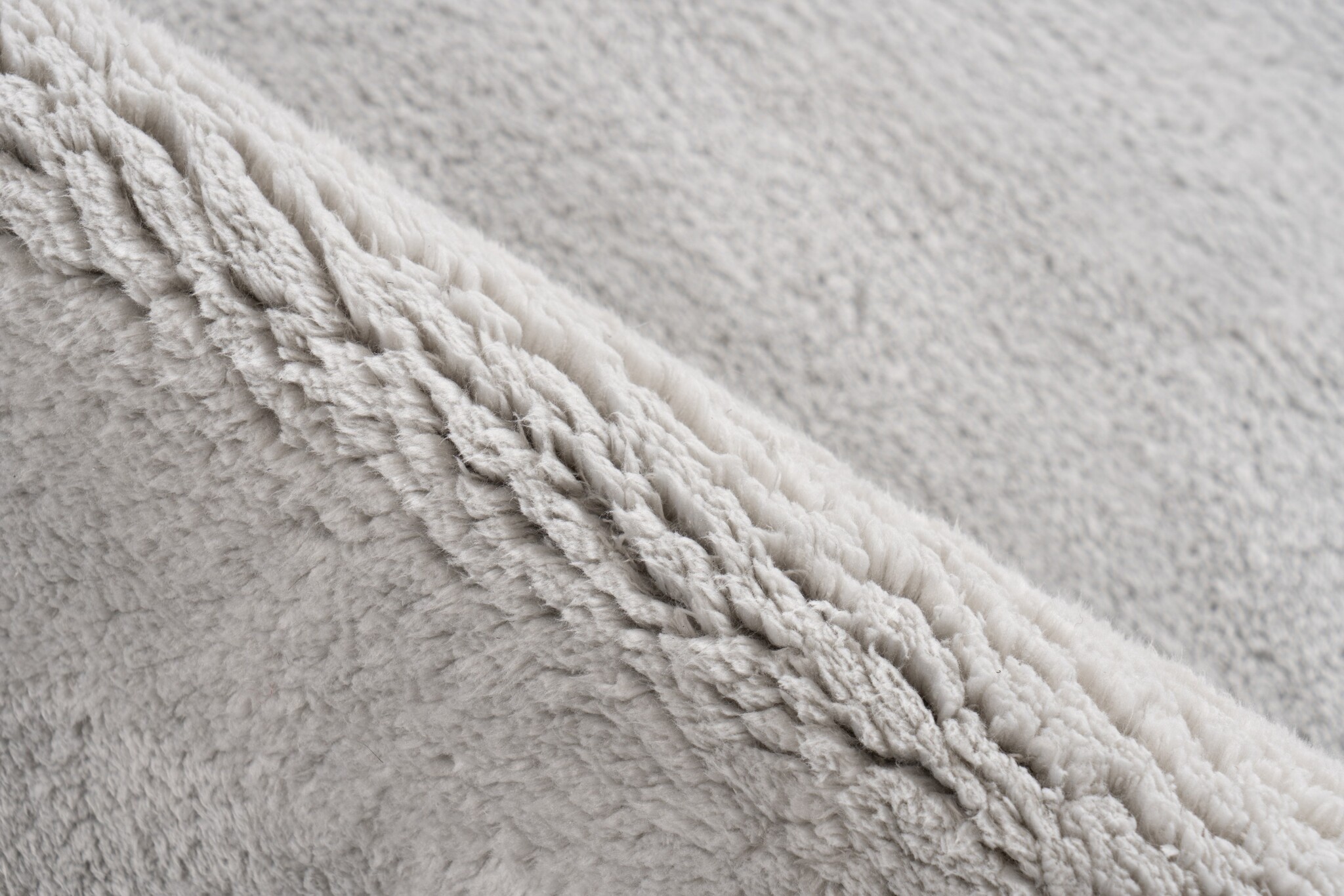 Luxe Badmat – Fluffy - Hotelkwaliteit – Wasbaar & Anti-slip – 100% Polyester, Soft Touch – Zilver