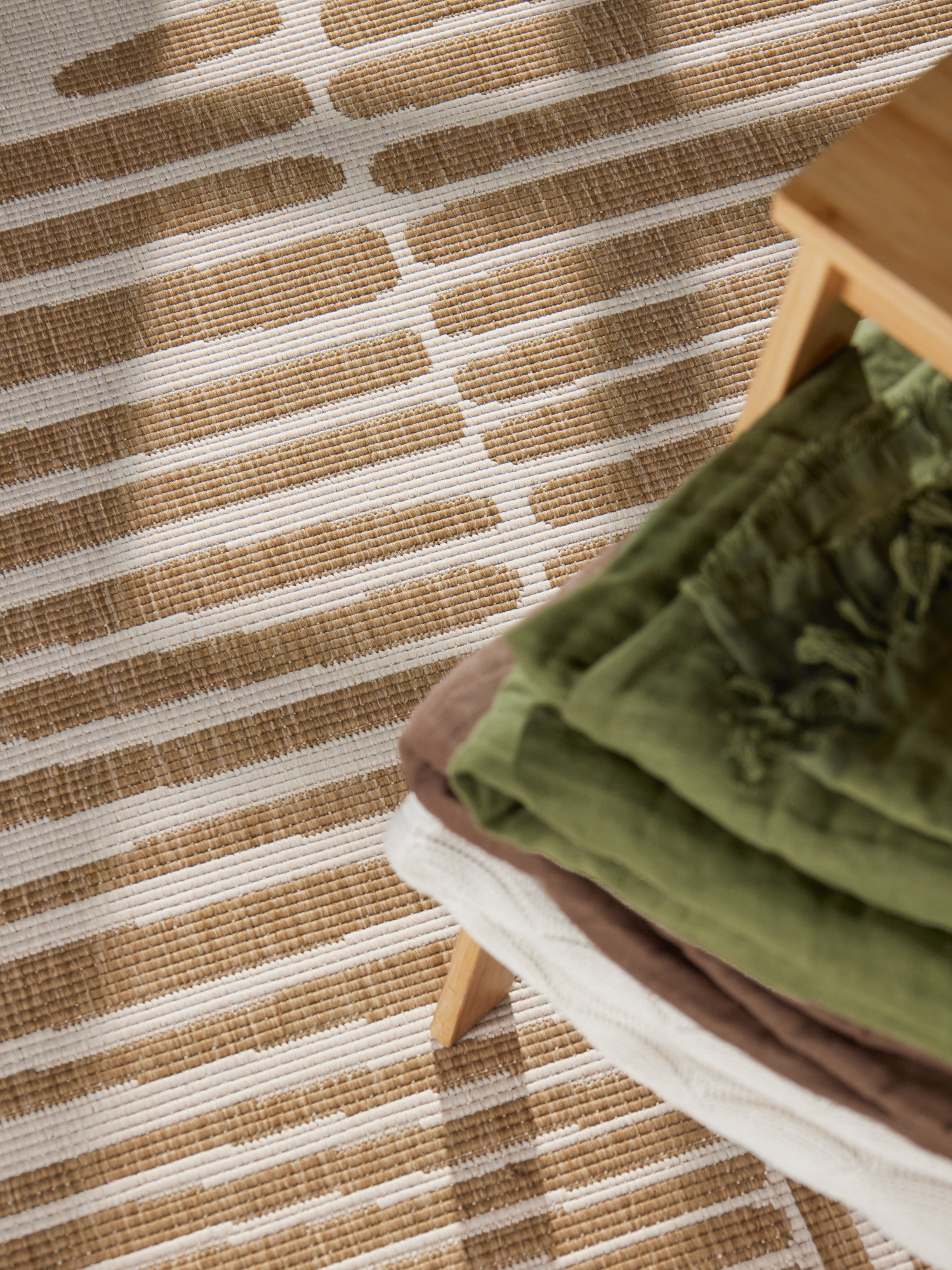 Ted Baker Haringey Rond Buitenkleed Jute Wit