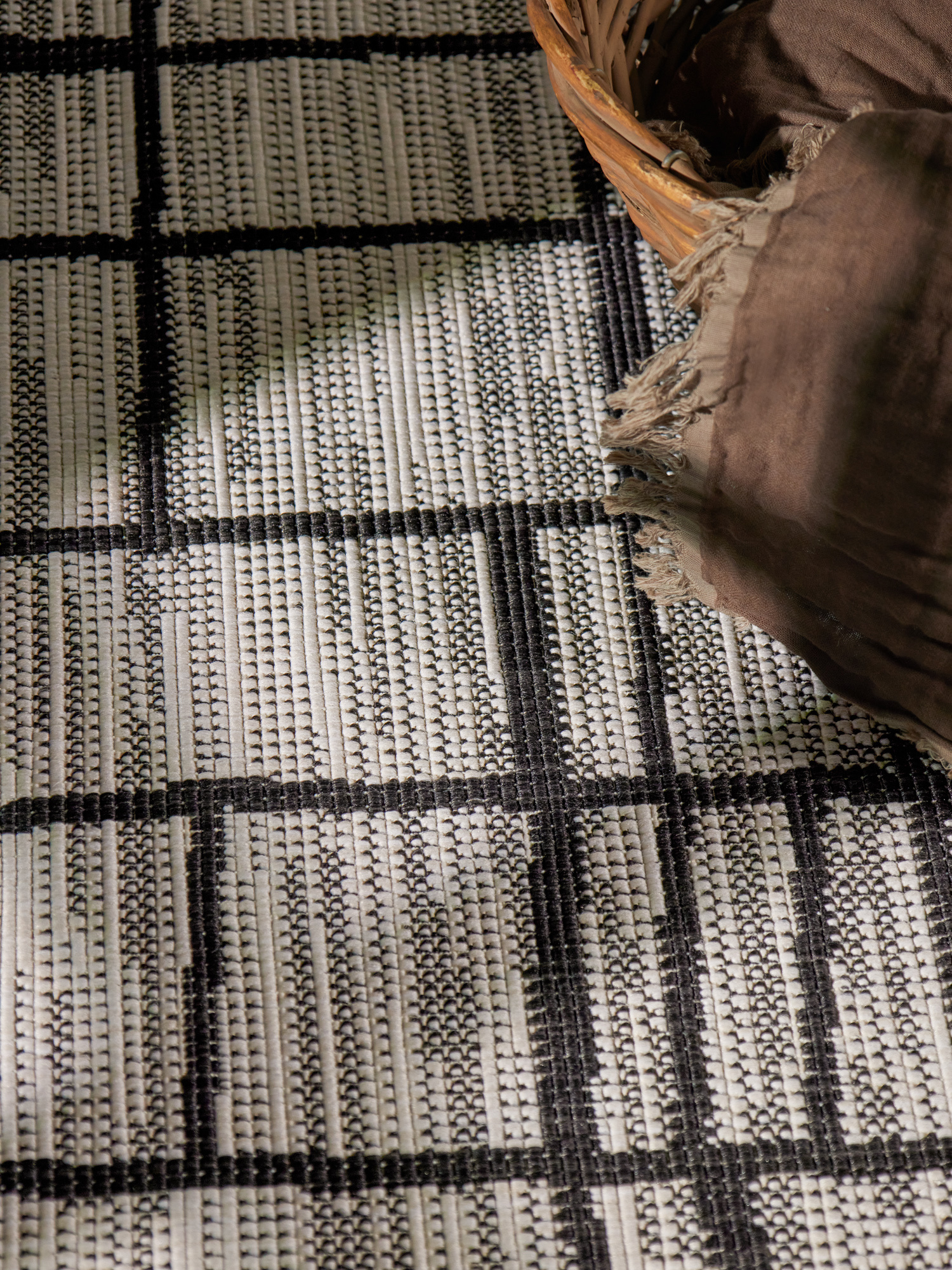 Ted Baker Haringey Rond Buitenkleed Zwart Wit