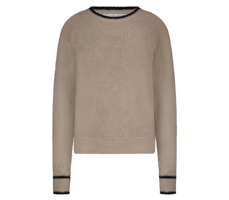 Red Button Fluffy Sweater & Contrast Clay Black