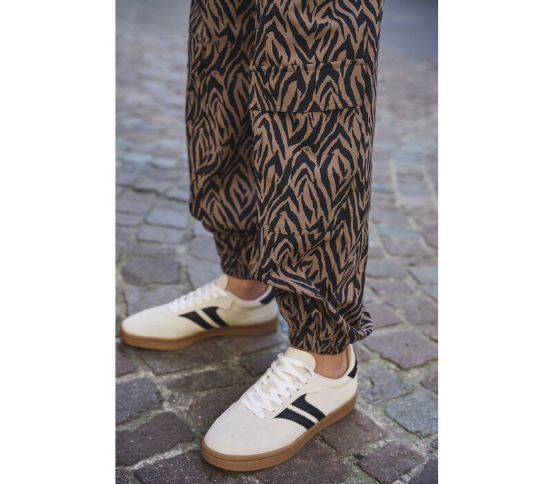 Zoso Print Travel Pant Mocha Navy