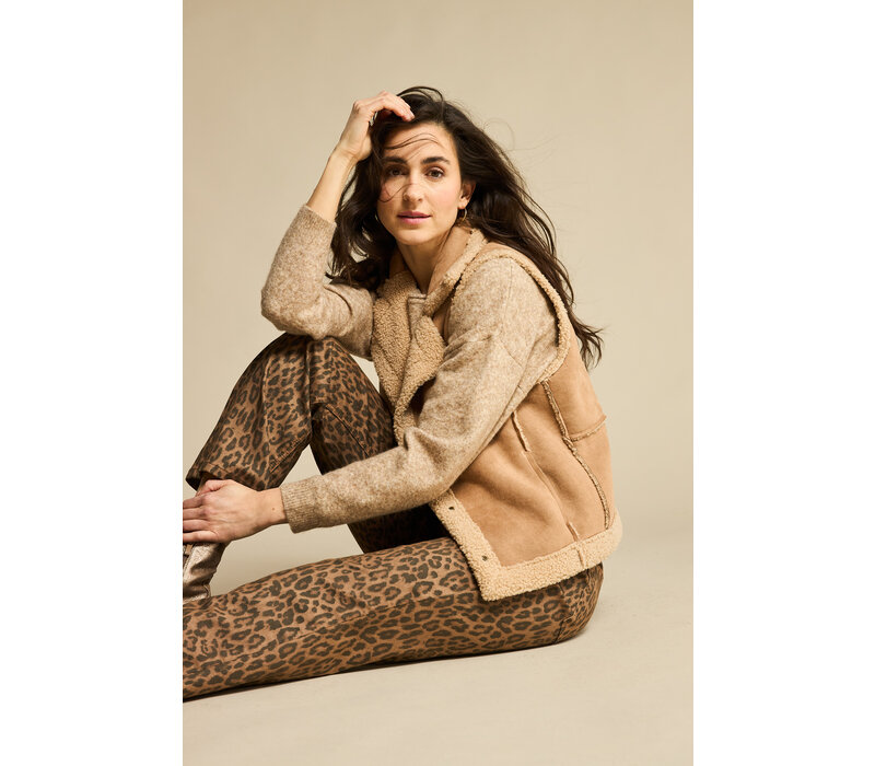 Red Button Teddy Gilet Almond