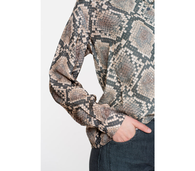 Geisha Blouse Animal Black Sand
