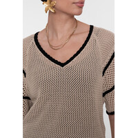 Geisha Pullover Raglan V-Neck Light Sand Black